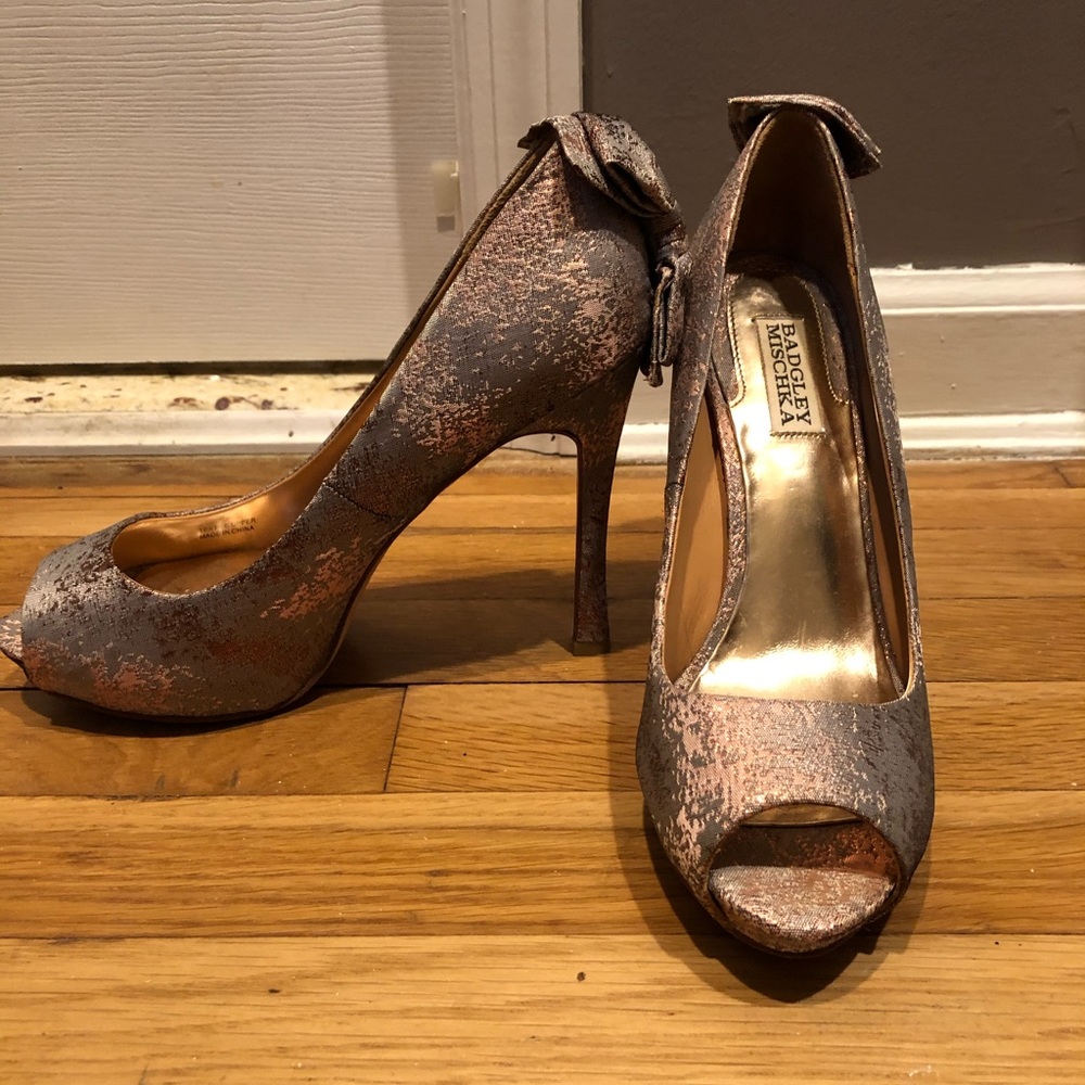 Badgley Mischka Macee Pump